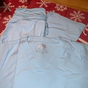 Barco ONE scrub set.